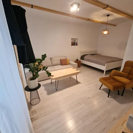Cozy Basement - Self Check In * Братислава