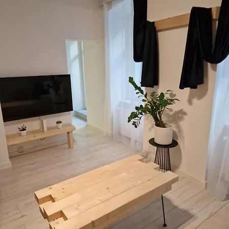 Cozy Basement - Self Check In Братислава